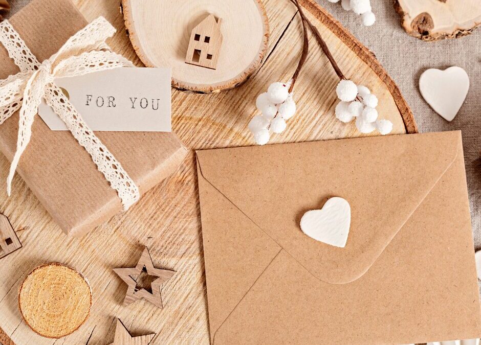 cadeau et lettre papier kraft